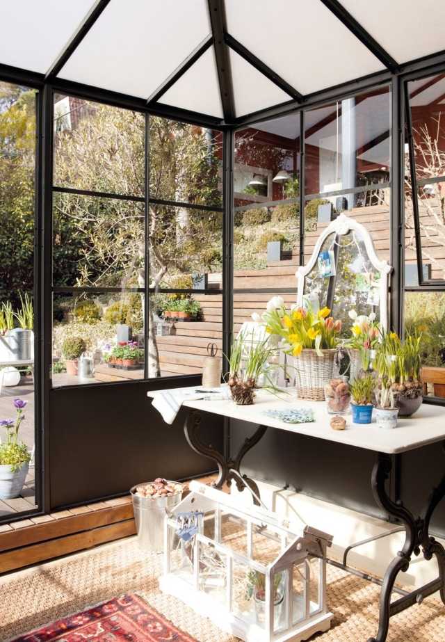 trädgårdshus-vinterträdgård-växter-växtbord-terrarium