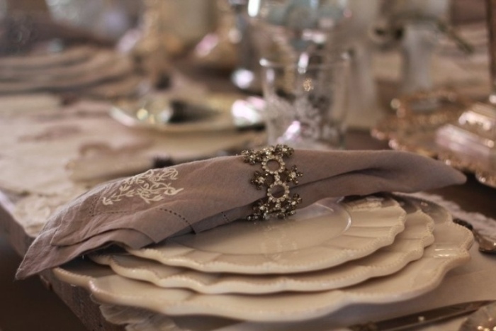 Idéer-bröllop-servett-ringar-set-med-strass-dekorativa