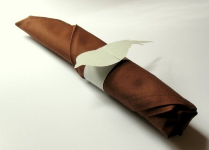 Servettringar-fågel-design-vitt-papper-idéer-bröllop-detaljer