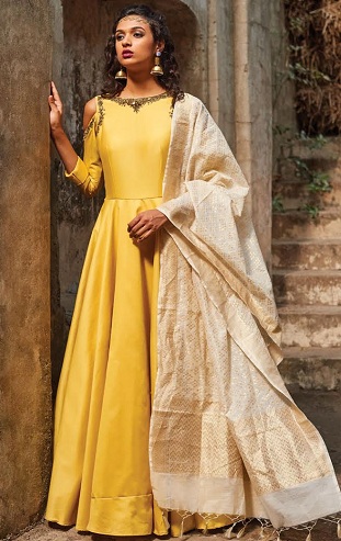 Keltainen Banarasi -silkkisuunnittelijapuku