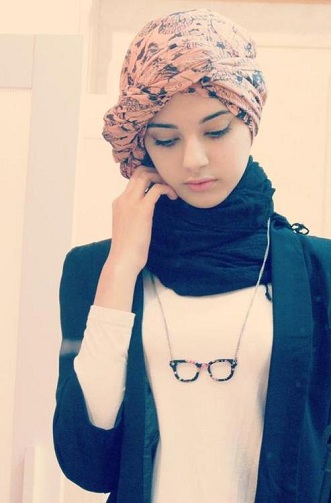 Kaksivärinen Hijab