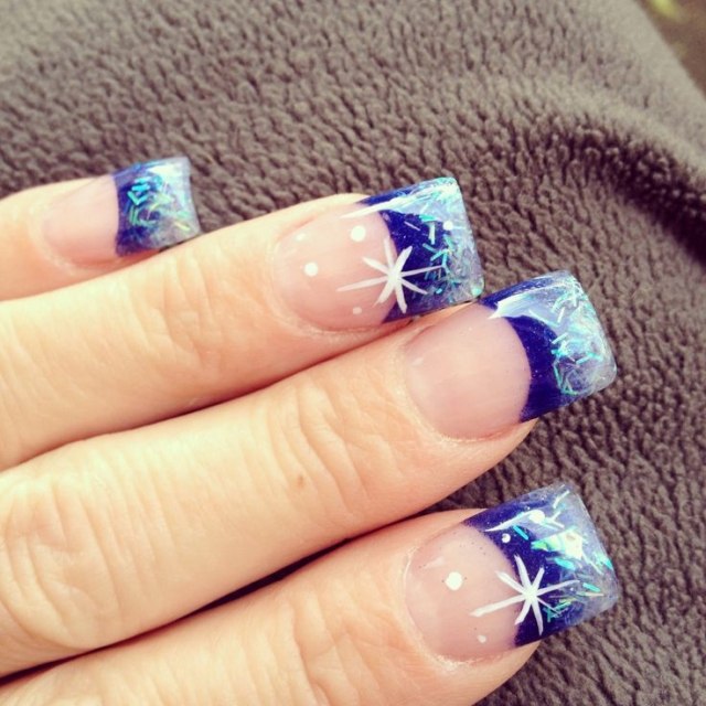 idéer-vinter-nagel-design-fransk-manikyr-glitter-blå