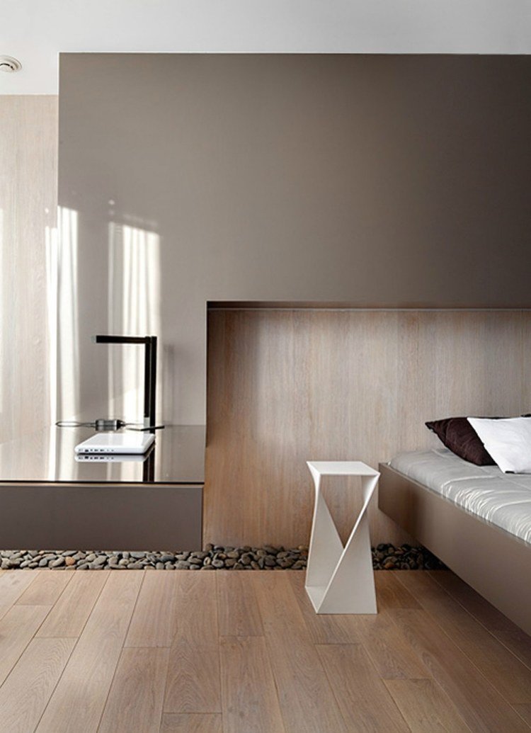 modern-sovrum-taupe-högglans-paneler-grus-dekoration