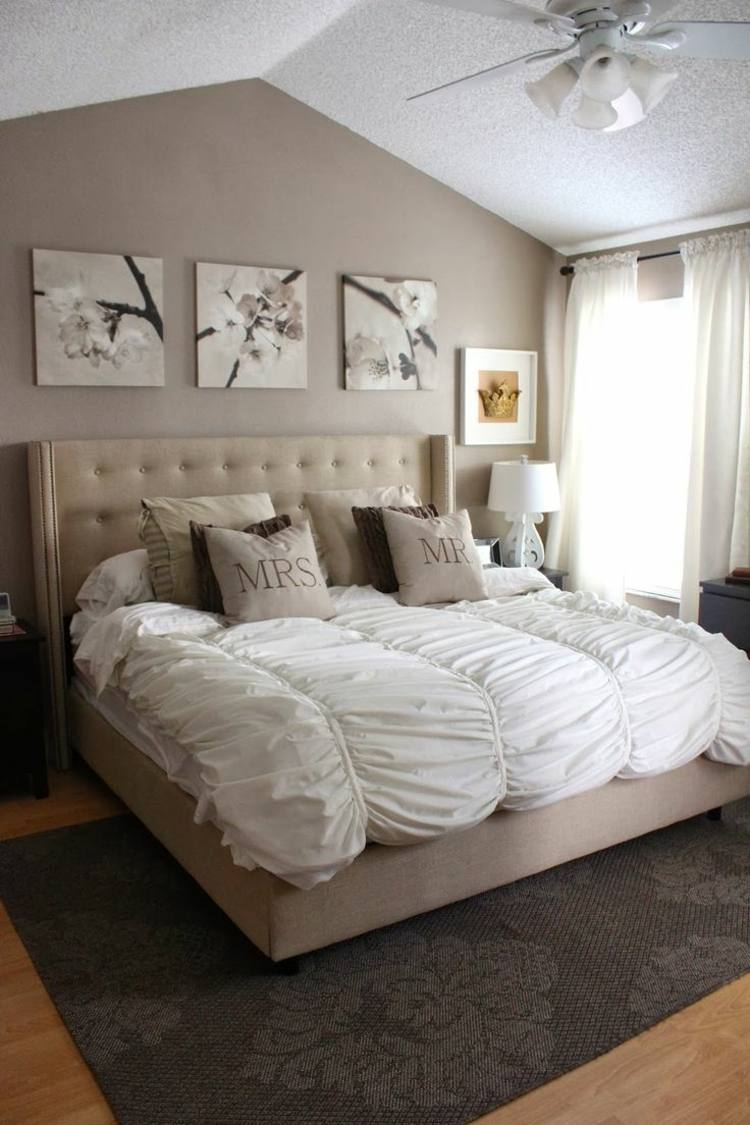 sovrum färg idéer grå-accent vägg-romantisk-sänglinne-matta