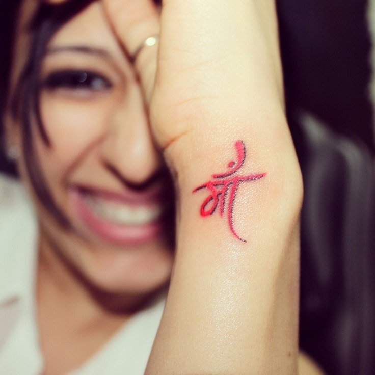 tatuering-talesätt-hindi-mamma-symbol-maa-handled