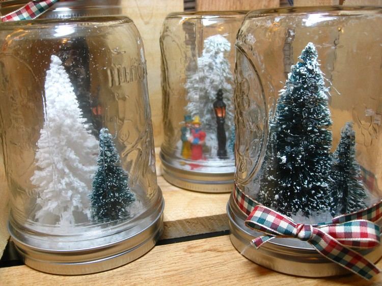 jul-dekoration-idéer-glas-snö-glob-mini-träd