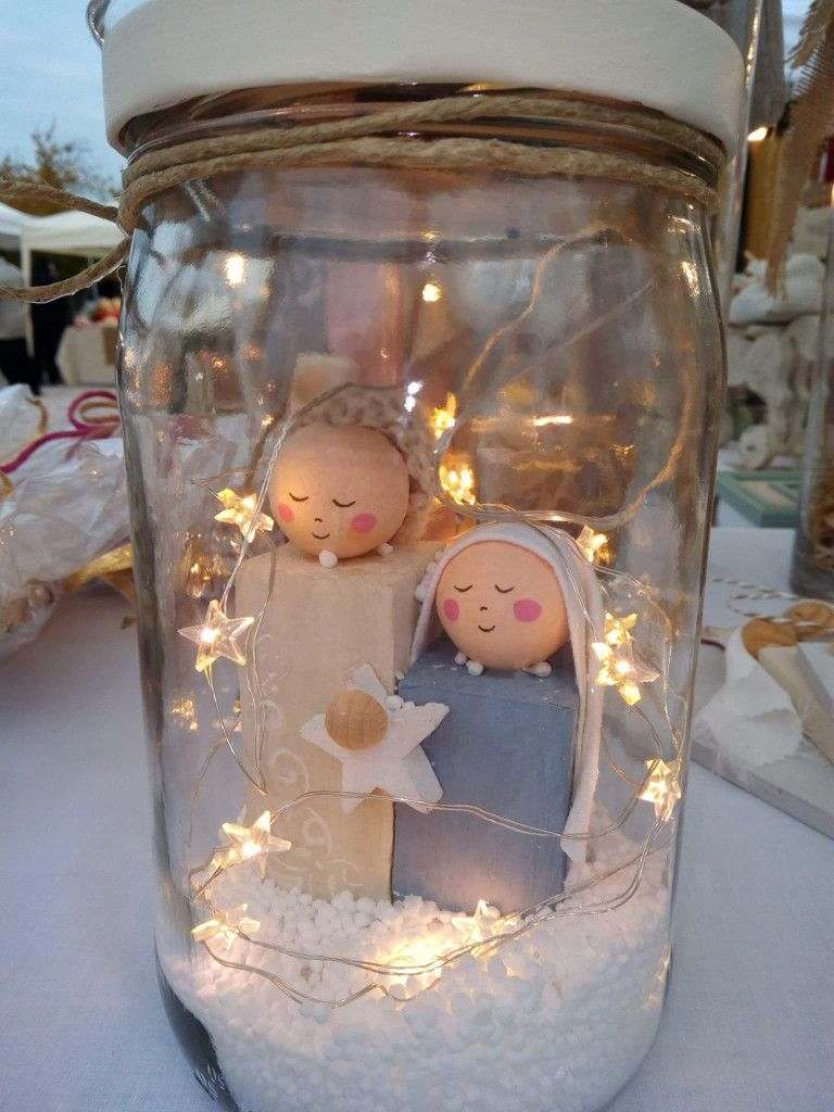 Juldekoration i ett glas med älvlampor Julkryssa