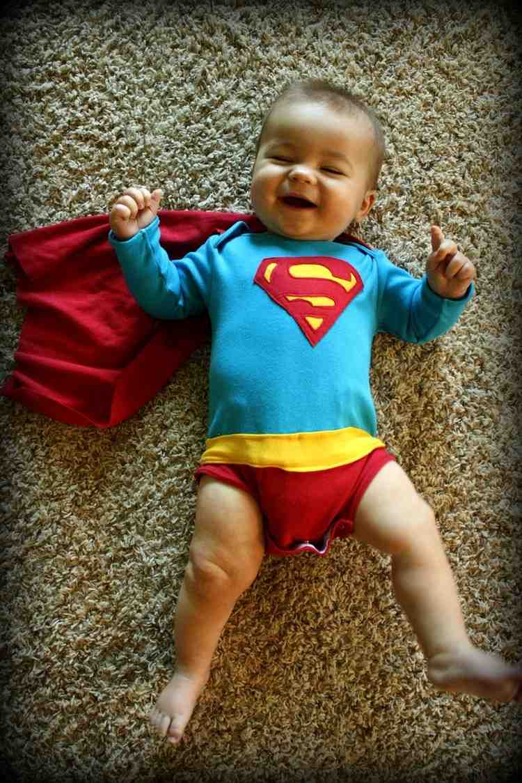 Mardi Gras-Kostuem-Ideen-Babys-superman-baby-rompelanzug