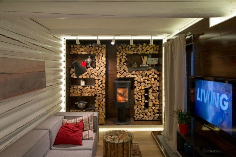 vardagsrum-vägg-design-modern-fristående-eldstad-stuvning-ved