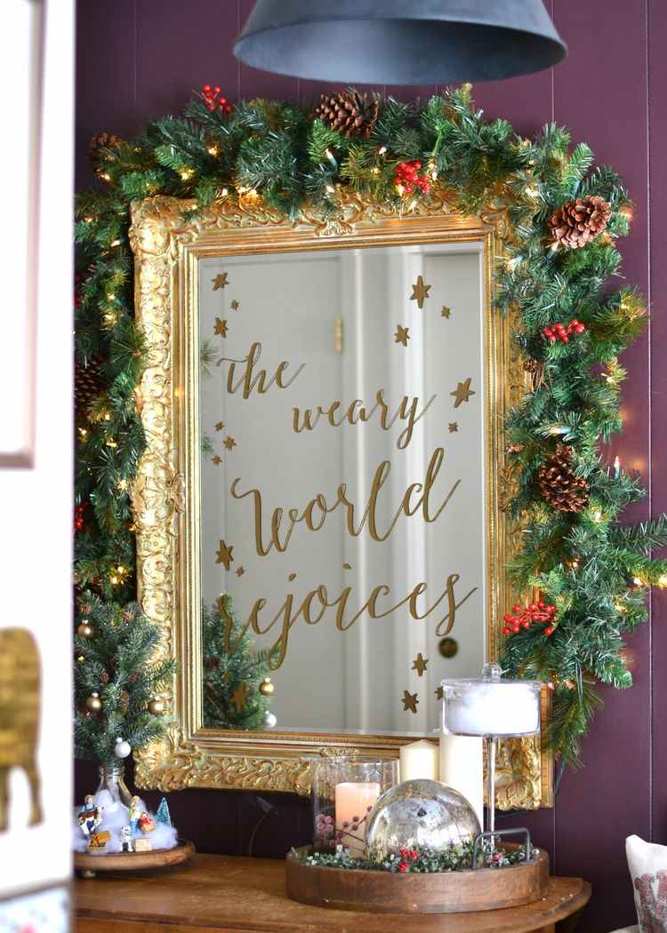 Dekorera spegel till jul med krita i guld
