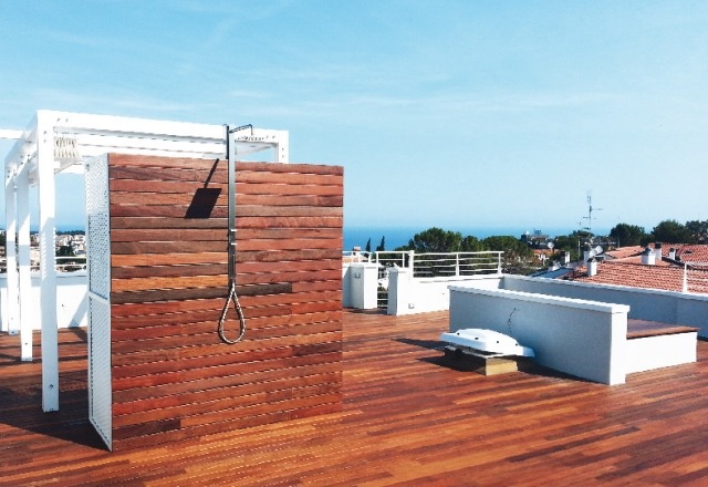 terrassdesign-bilder-idéer-utomhusdusch-cederträpaneler