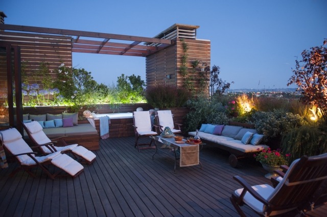 terrassdesign-bilder-möbler-klädsel-kuddar-belysta planters
