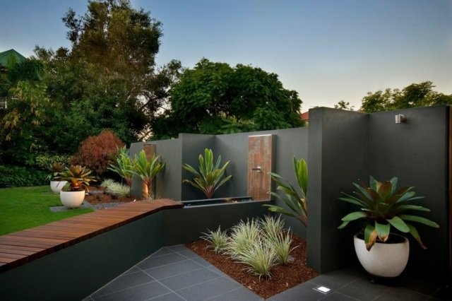 designidéer trädgårdsarbete och landskapsarkitektur grå vägg vatten fontän