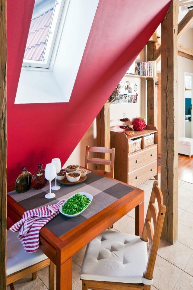 vardags-idéer-loft-matplats-röd-målad-vägg