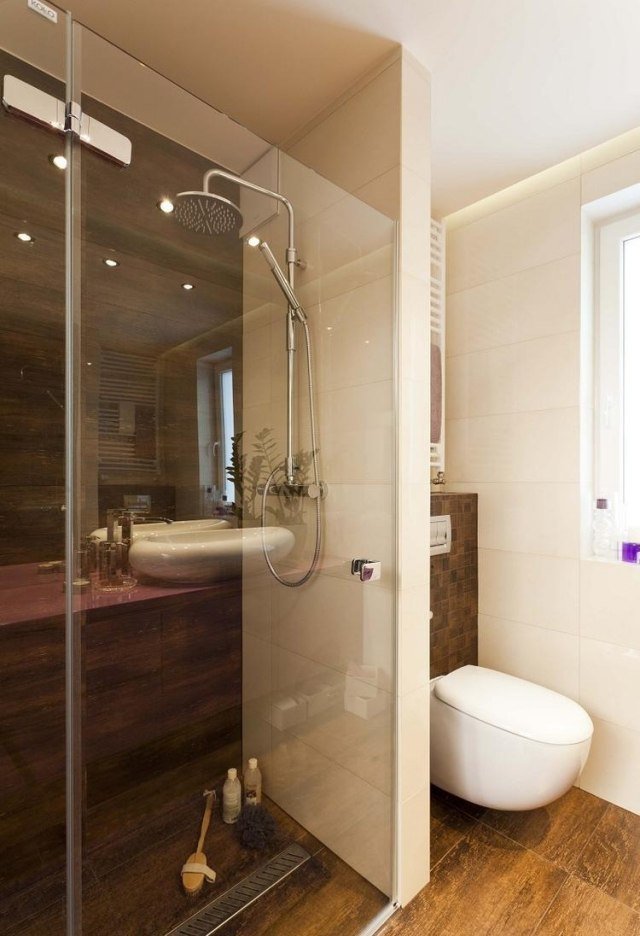 badrum-duschkabin-golv-vägg-kakel-trä utseende