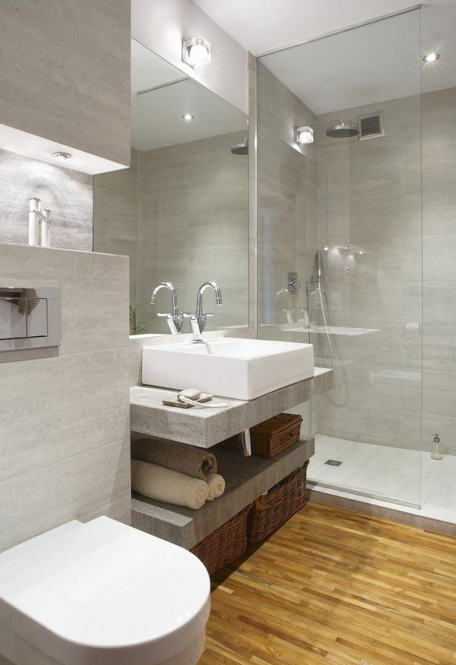 modernt-badrum-duschkabin-glas-vägg-vägg-kakel-sten-look-golv-kakel-trä-look