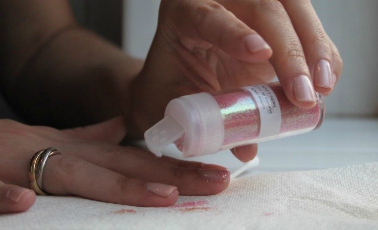 Spikmotiv-DIY-glitter-rosa-instruktioner-design