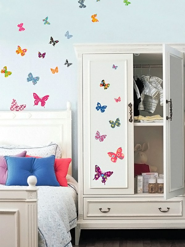 Garderob fjärilar idéer vit färgstark dekoration