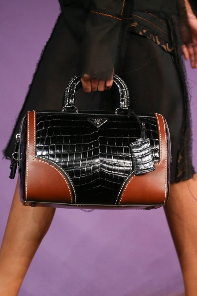Trendiga designer-väskor-Prada-Gianni-Pucci-krokodil-läder-svart-glansigt utseende