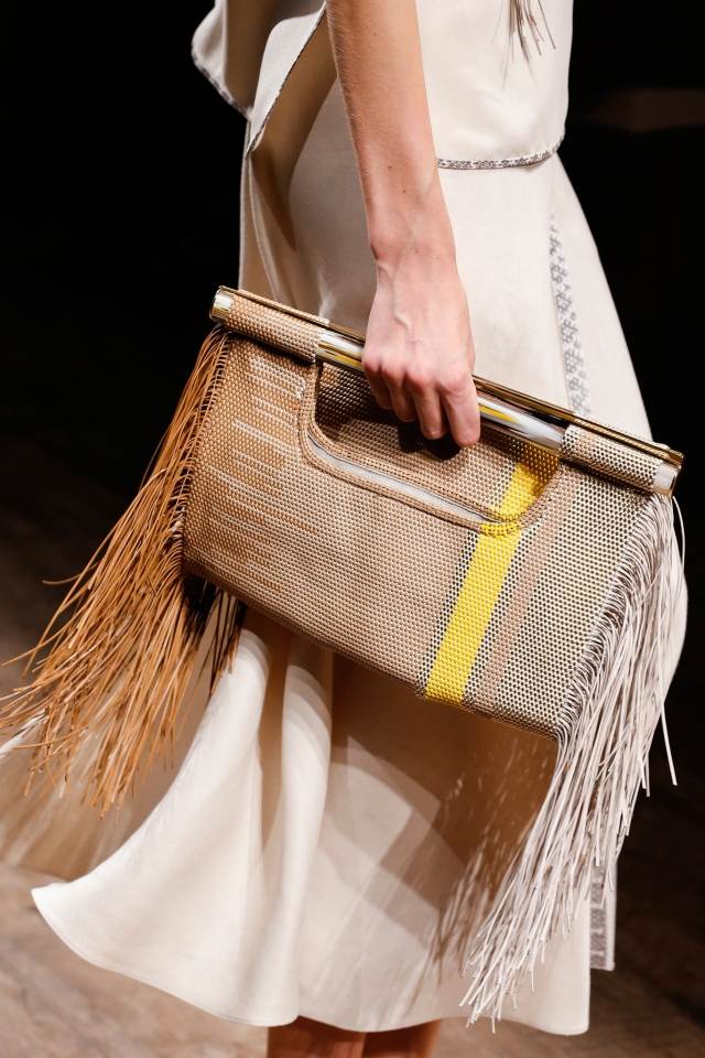 Koppling-rosett-trender-2015-väska-mode-Salvatore-Ferragamo-fransen