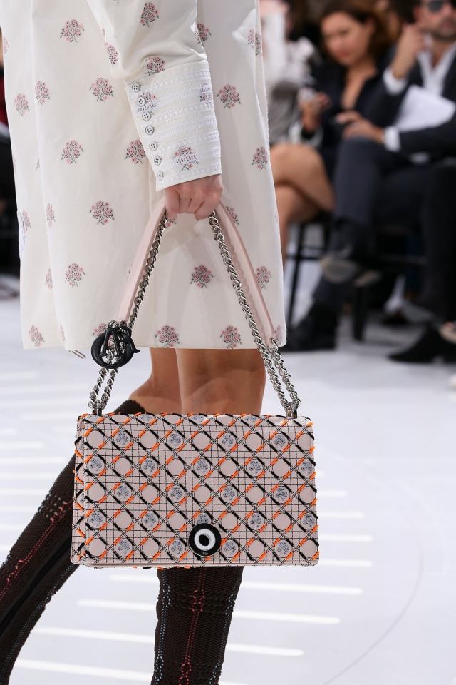 vår-2015-väska-mode-dior-klassisk-modell-handväska-handtag-kedjor