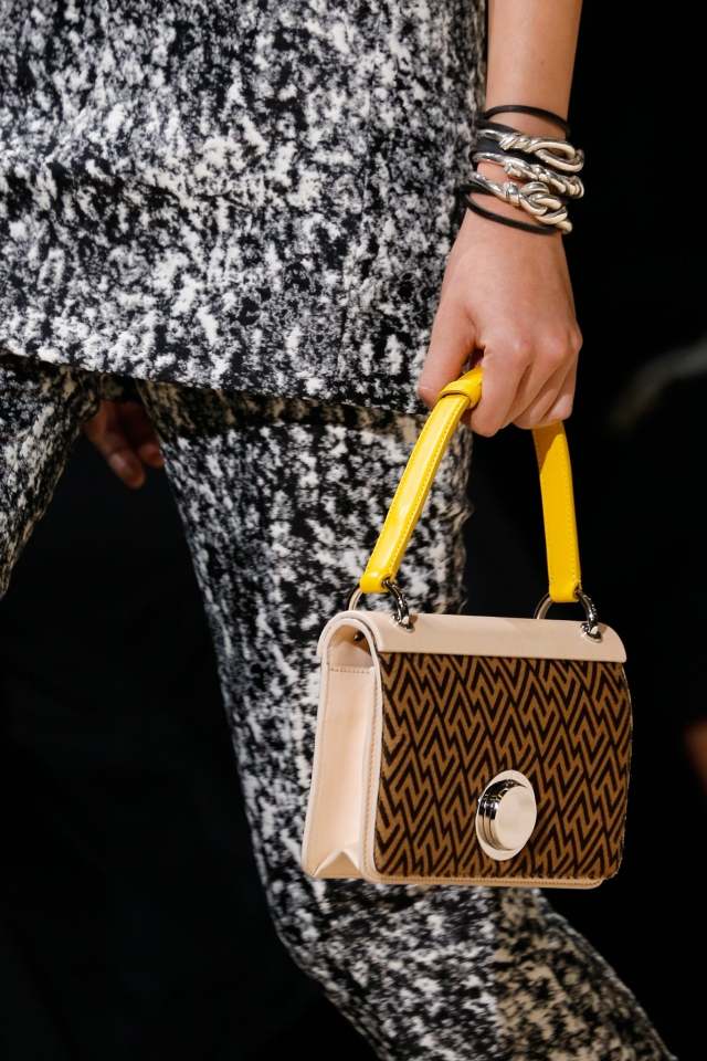designerväskor Giambattista Valli minikoppling med läderhandtag gult