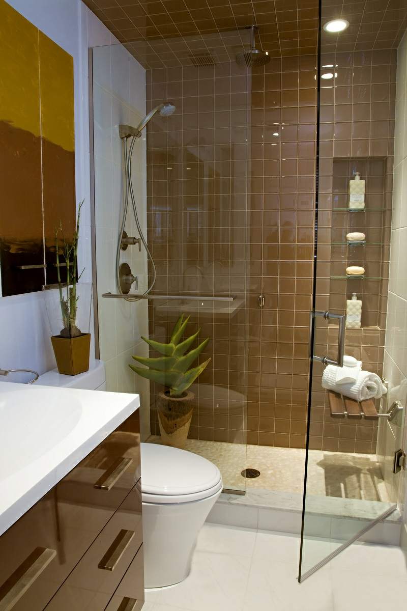 litet badrum modern idé brun beige vit högglansig våt cell