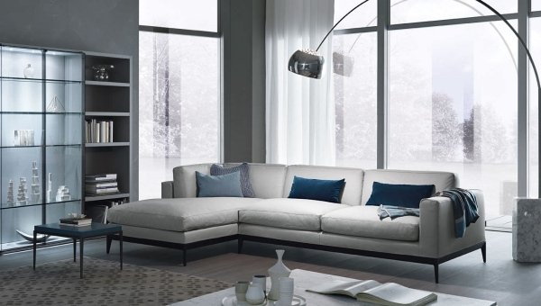 grå stoppad soffa Bekväma möbler moderna antibes F Laviani inredning