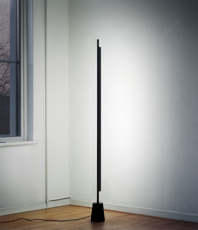 minimalistisk design-golvlampa-svart-Kompendium-Daniel-Rybakken