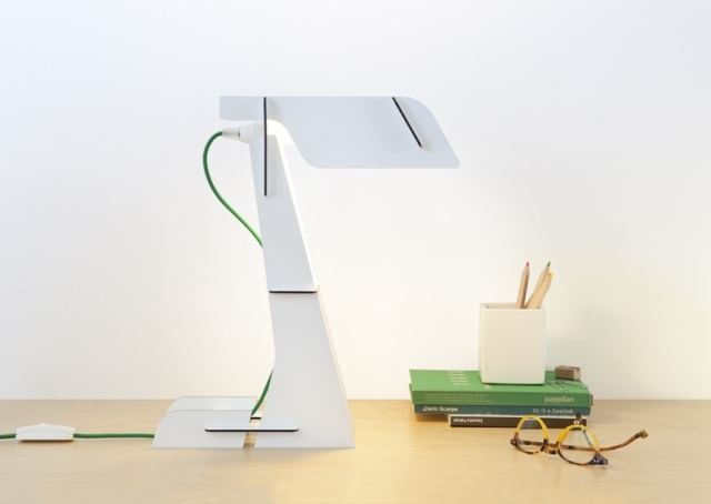 Läslampa-bordslampa-futuristisk-vit-zeta-aluminium-ZPSTUDIO