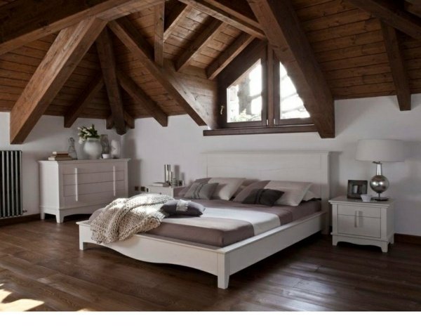 Slutande tak Gratarolla design träsäng