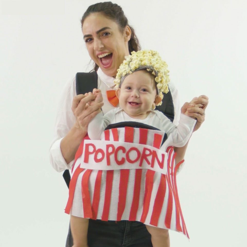 popcorndräkt med baby rolig idé till bärselen