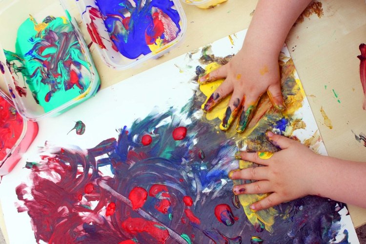 Gör fingerfärger till småbarn själv