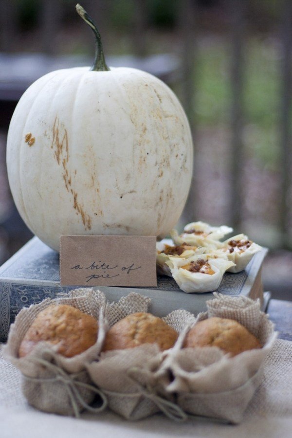 Deco Idéer Fall Party Garden White Pumpkin Muffins Burlap