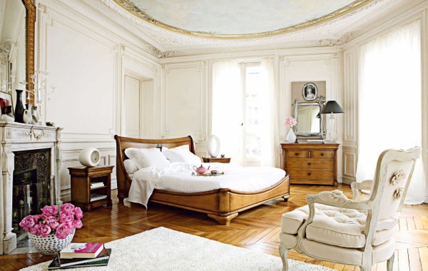 trianon säng design roche bobois massivt trä möbler