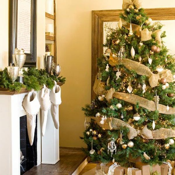 Julformell dekor väljer julgran som dekorerar gyllene band