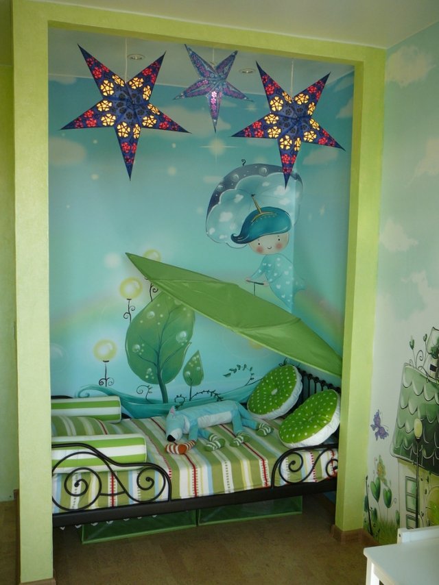 barnrum-design-färg-vägg-målning-loeva-säng-baldakin-grön-blå