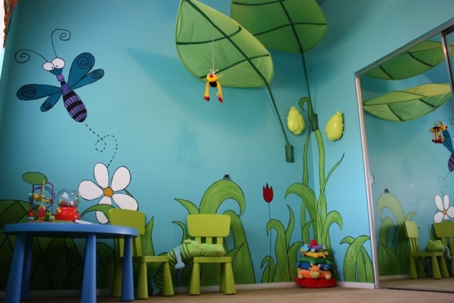 barnrum-design-färg-vägg-målning-trädgård-ikea-loeva-säng-tak
