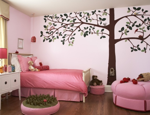 barnrum-design-färg-flicka-stencil-träd-rosa-möbler