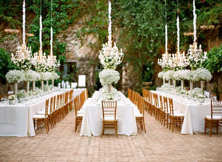 bröllop-mottagning-gratis-gypsophila-bukett-vit-ljusstake