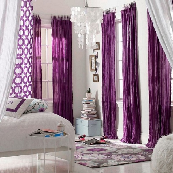 Πολύχρωμο κουρτίνα υπνοδωμάτιο εσωτερική διακόσμηση