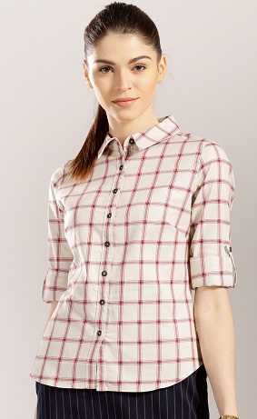 Yksinkertainen luonnonvalkoinen punainen naisten rento paita