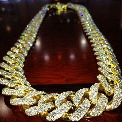 Χρυσές αλυσίδες με διαμάντια