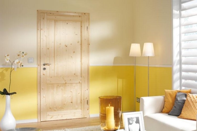 moderna-inre-dörrar-jeld-wen-lanthus-lärk-trä-vardagsrum-gul-vägg