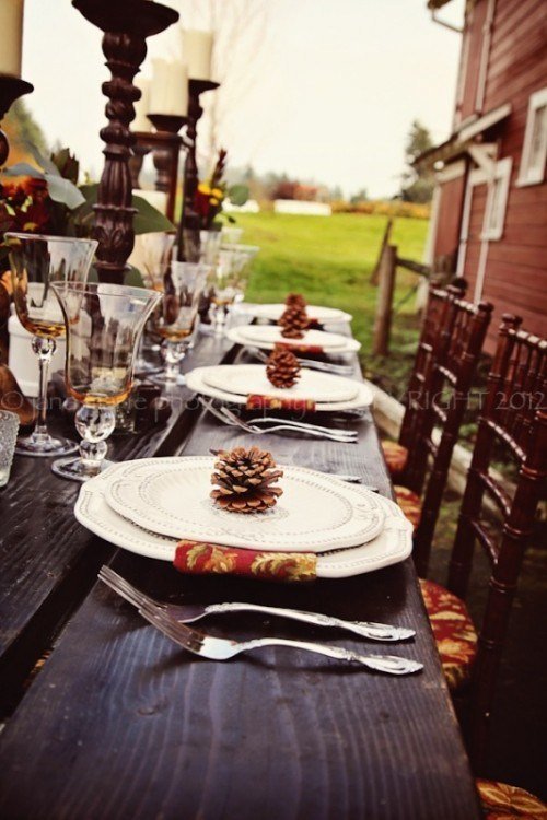 bordsdekoration-bröllop-höst-pinecone-vintage-ljusstake