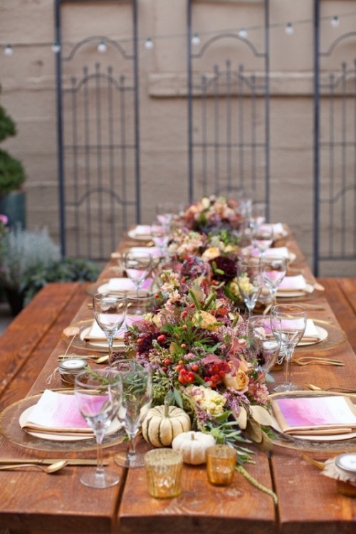 bordsdekoration-höst-trädgård-fest-bord-smack-blomma-arrangemang