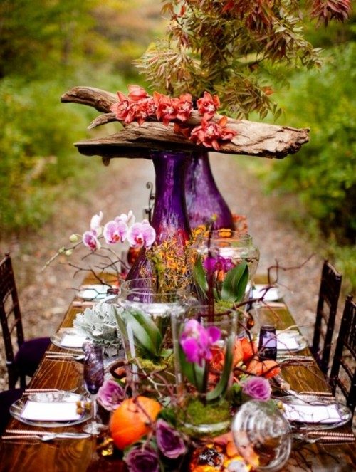 bordsdekoration-trädgård-bröllop-höst-orkidéer-mossa-drivved