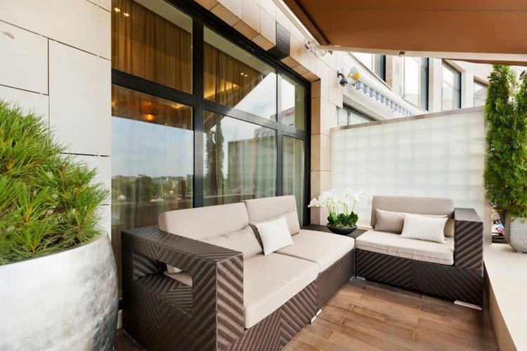 balkong-idéer-rotting-korg-lounge-möbler-integritetsskydd