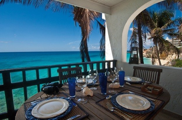strand-havs-terrass-utsikt-bord-upptagen-idé