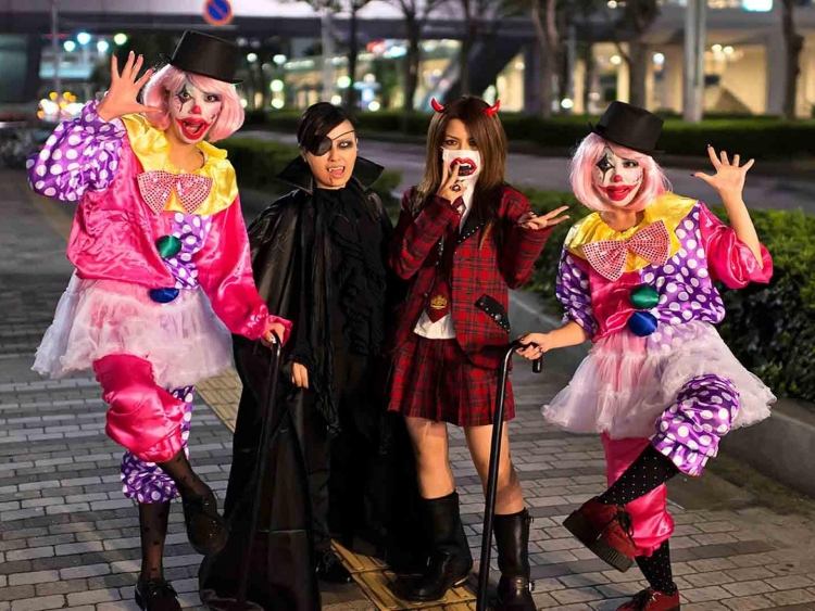 karneval-kostymer-fest-clown-vampyr-djävul-outfits